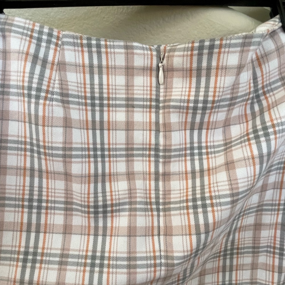 Urban Outfitters plaid mini skirt with pockets! - Picture 4 of 6